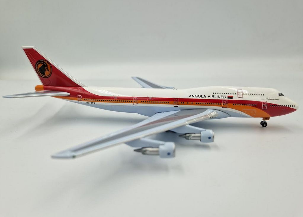 Model Boeing 747-300 Angola Airlines 1:400