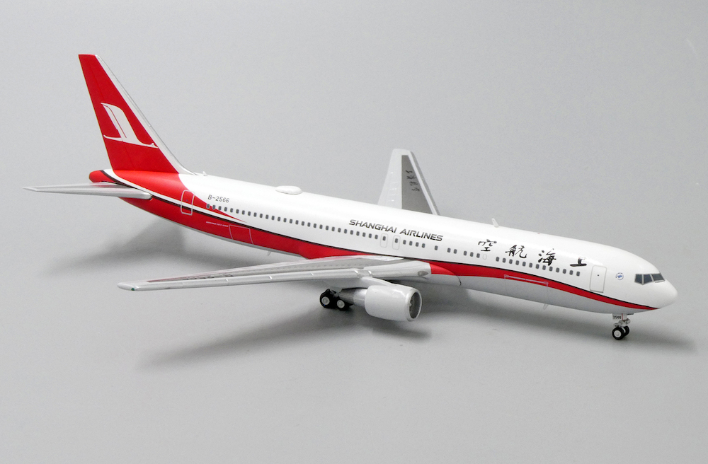 Model Boeing 767-300 Shanghai Airlines 1:400 B2566