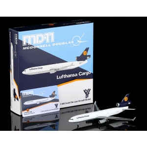 Model McDonnell Douglas MD11 LUFTHANSA 1:400 D-ALCD Cargo interactive