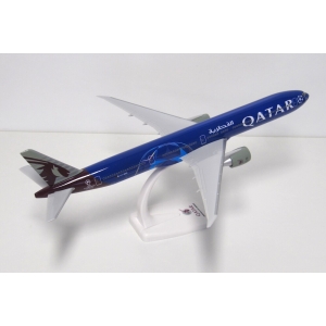 Model Boeing 777-300 QATAR Airways UEFA 1:200 A7-BED