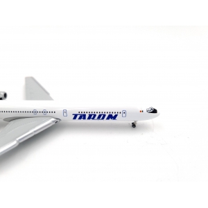 Model Ilyushin IŁ-62 TAROM 1:500