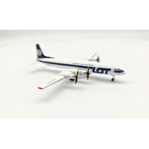 Model Ilyushin IŁ-18 LOT 1:500 SP-LSG