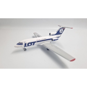 Model Yakovlev YAK-40 LOT 1:200 SP-GEA