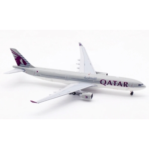 Model Airbus A330-300 QATAR 1:400 A6-AEN