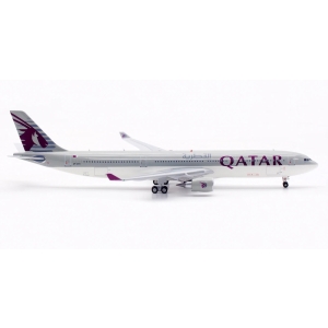 Model Airbus A330-300 QATAR 1:400 A6-AEN