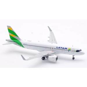 Model Airbus A320neo LATAM Brasil Flag 1:200 PR-XBG