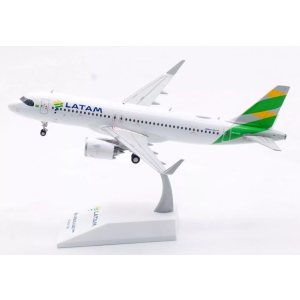 Model Airbus A320neo LATAM Brasil Flag 1:200 PR-XBG