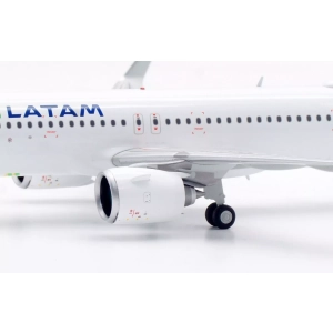 Model Airbus A320neo LATAM Brasil Flag 1:200 PR-XBG