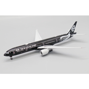 Model Boeing 777-300 AIR NEW ZEALAND 1:400 ZK-OKQ